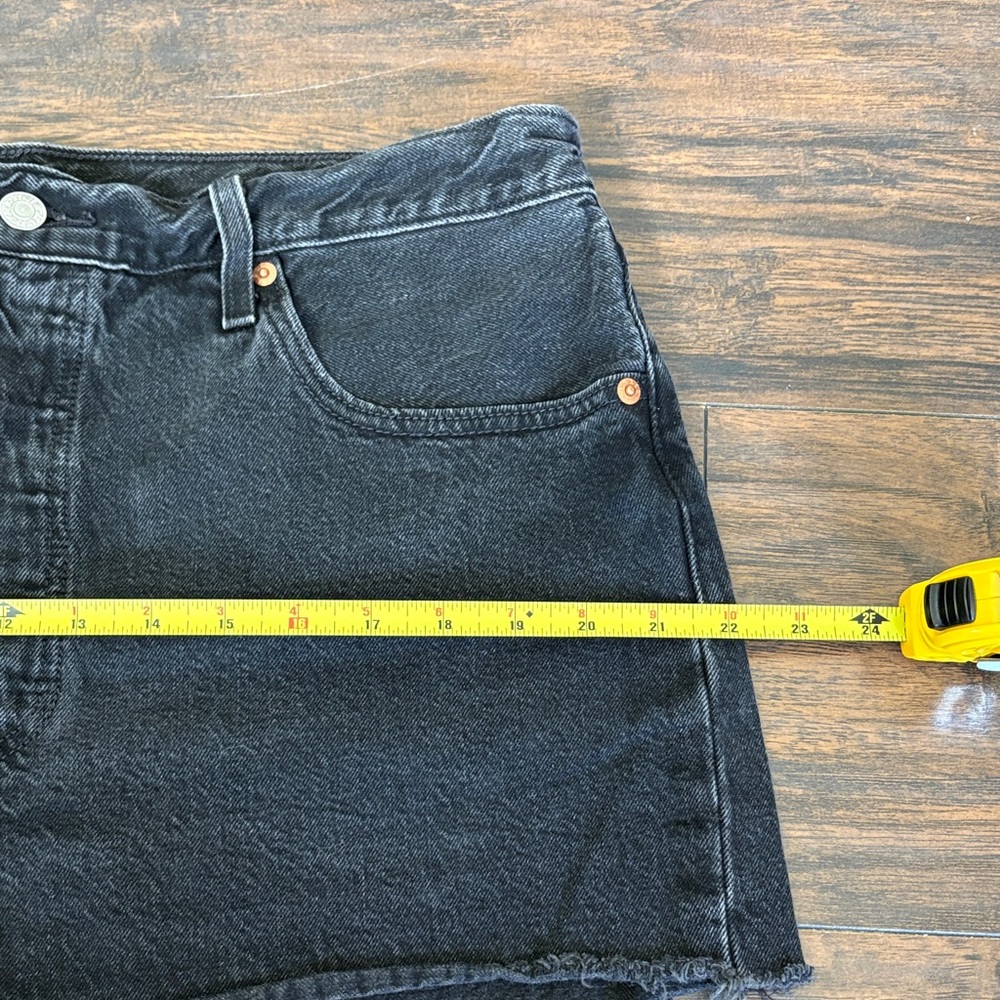 Levi's 501 Black High-Rise Denim Cutoff Shorts - Picture 9 of 11